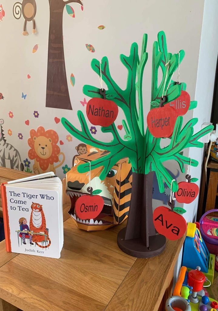 Tree 3D standing ideal for Displays, Self Registration, small world play