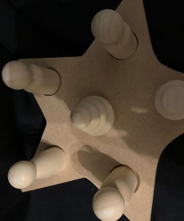 18mm Christmas Star Shape With Peg People - Image 2