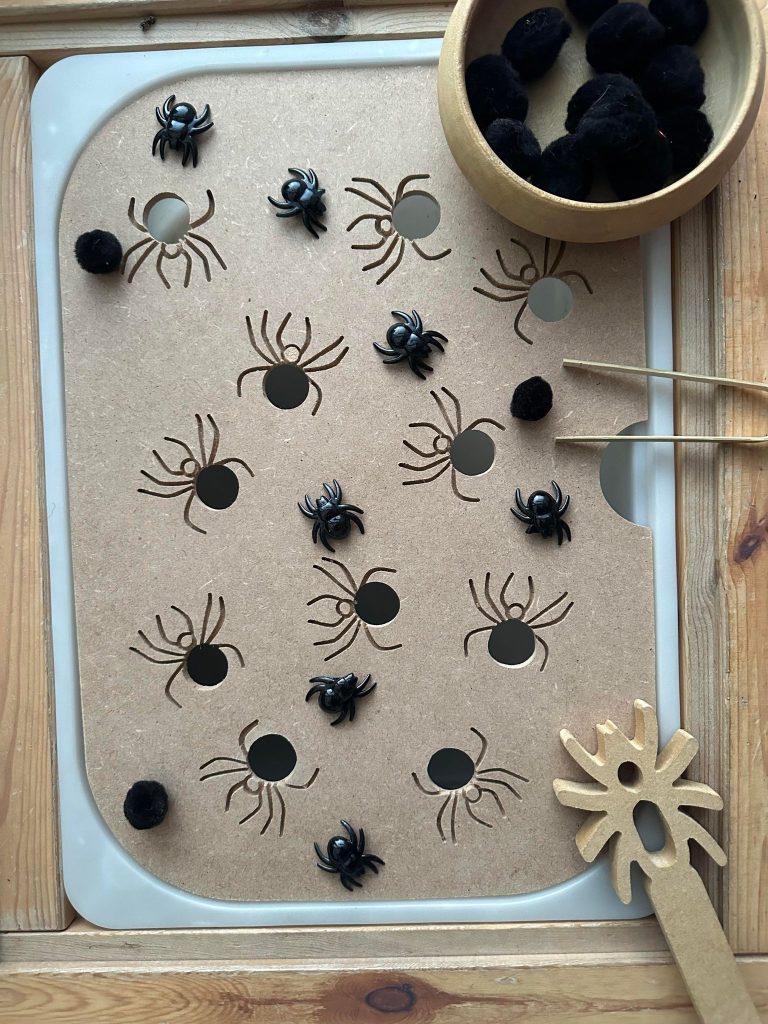 Spider Holes Flisat Play Lid