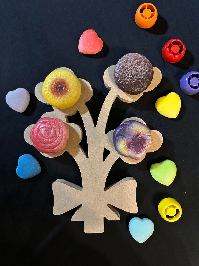 Bunch of Flowers pouch lid shape ideal for valentines or Mother’s Day activities