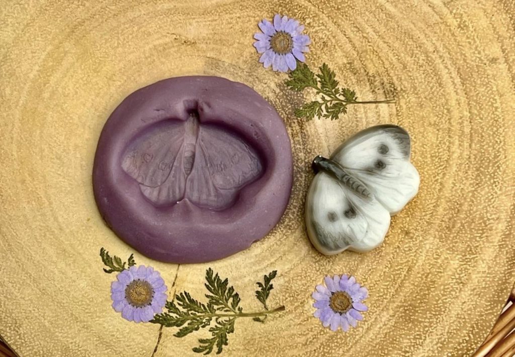 Butterfly / Butterflies – Sensory Play Stones from Yellow Door ideal for small world, messy or play doh play