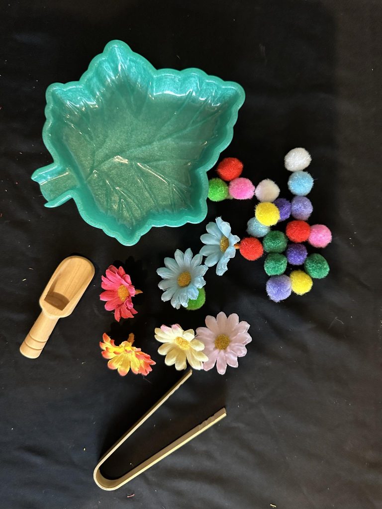 Leaf Sensory set, great for rice, chick peas, sand or small world play