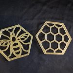 Resin bee and honeycomb set, ideal for rice and small world play