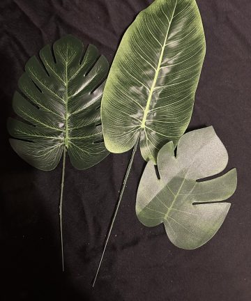 4 x Assorted artificial tropical leaves ideal for dinosaurs play trays - Image 1