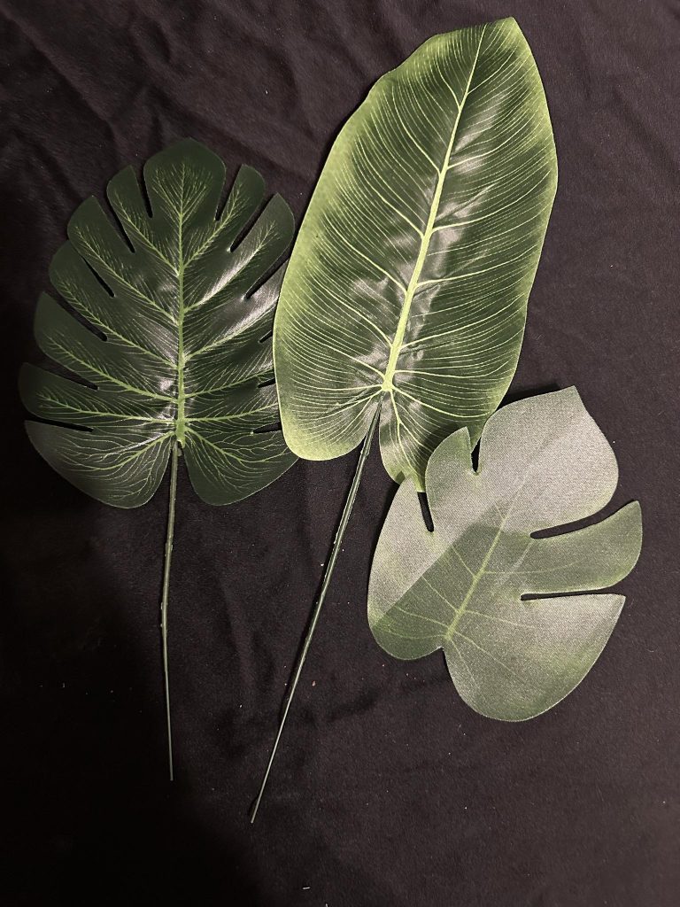 4 x Assorted artificial tropical leaves ideal for dinosaurs play trays