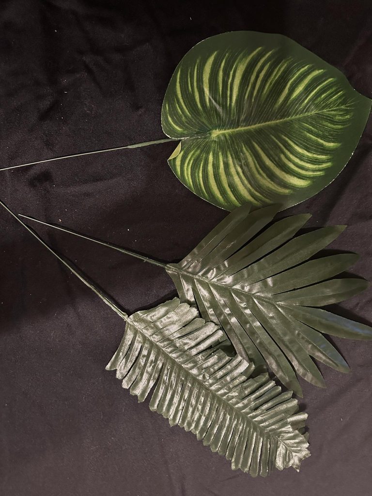 4 x Assorted artificial tropical leaves ideal for dinosaurs play trays