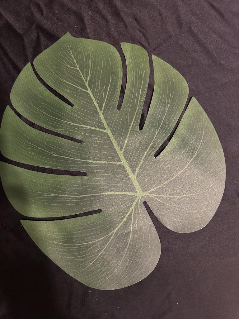 4 x Assorted artificial tropical leaves ideal for dinosaurs play trays