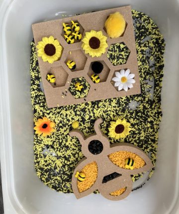 Honeycomb tray great for rice or chick pea sensory play - Image 2