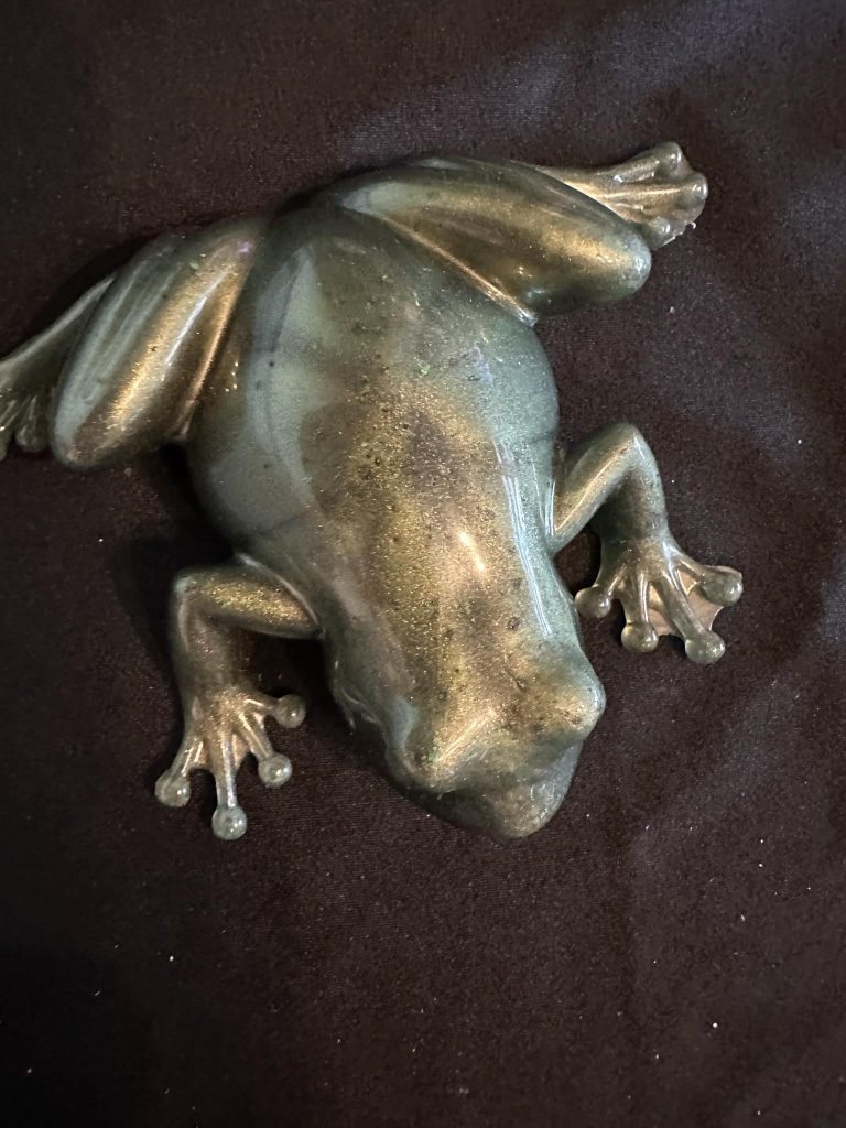 Resin frog great for messy trays and small world play