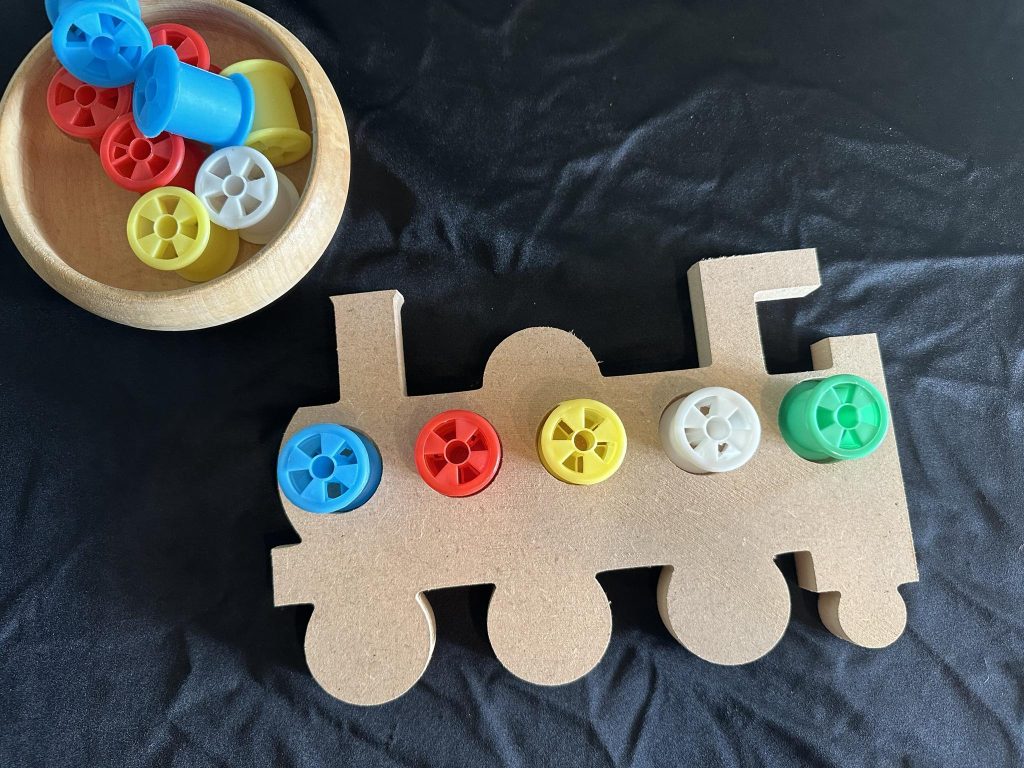 Pouch lid train, great for pouch lids and loose parts