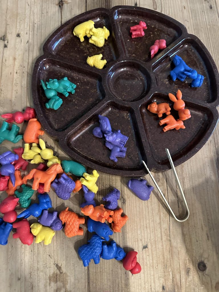 Resin sorting tray