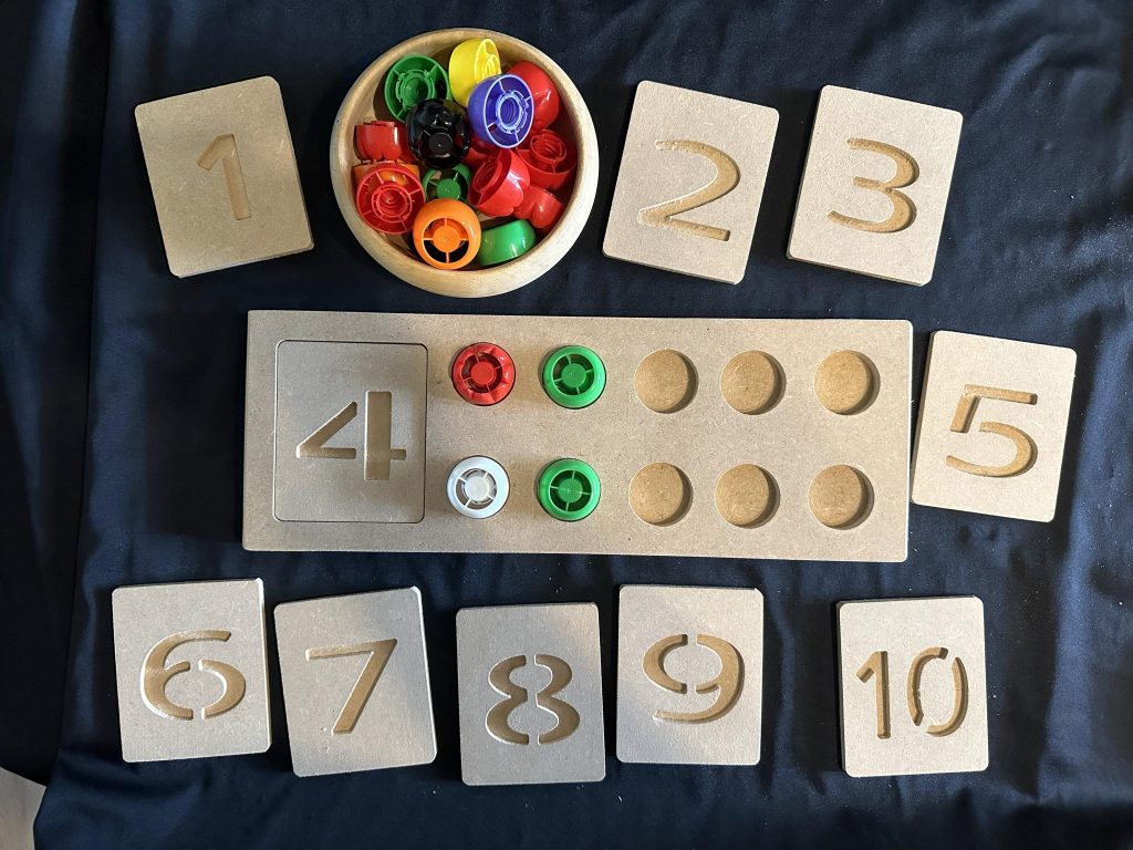 Pouch numeracy tray with 1 to 10 number tiles