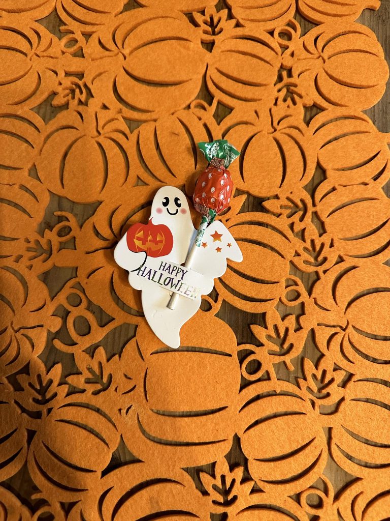 Ghost lollipop holders -  Great for Halloween or Autumn