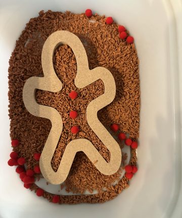 Gingerbread man tray great for rice or chick peas sensory sets - Image 2