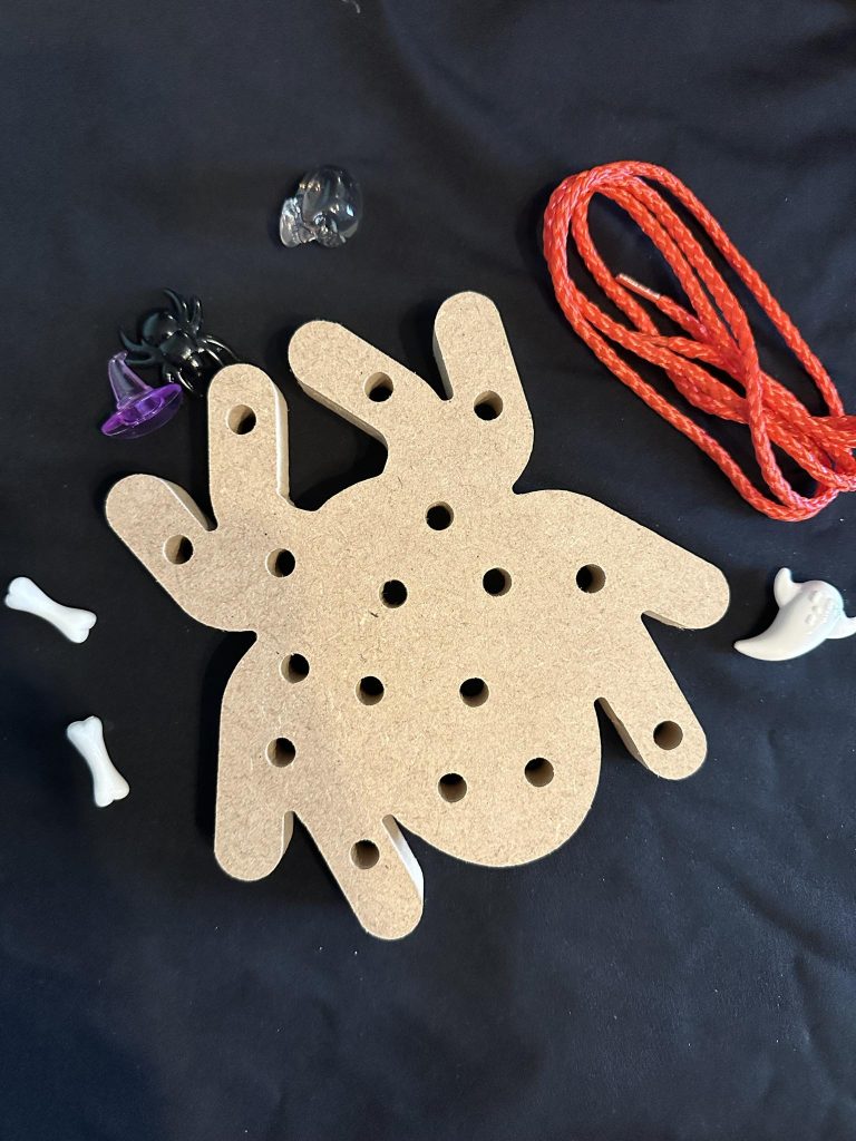 Threading 18mm Spider shape, great for fine motor skills