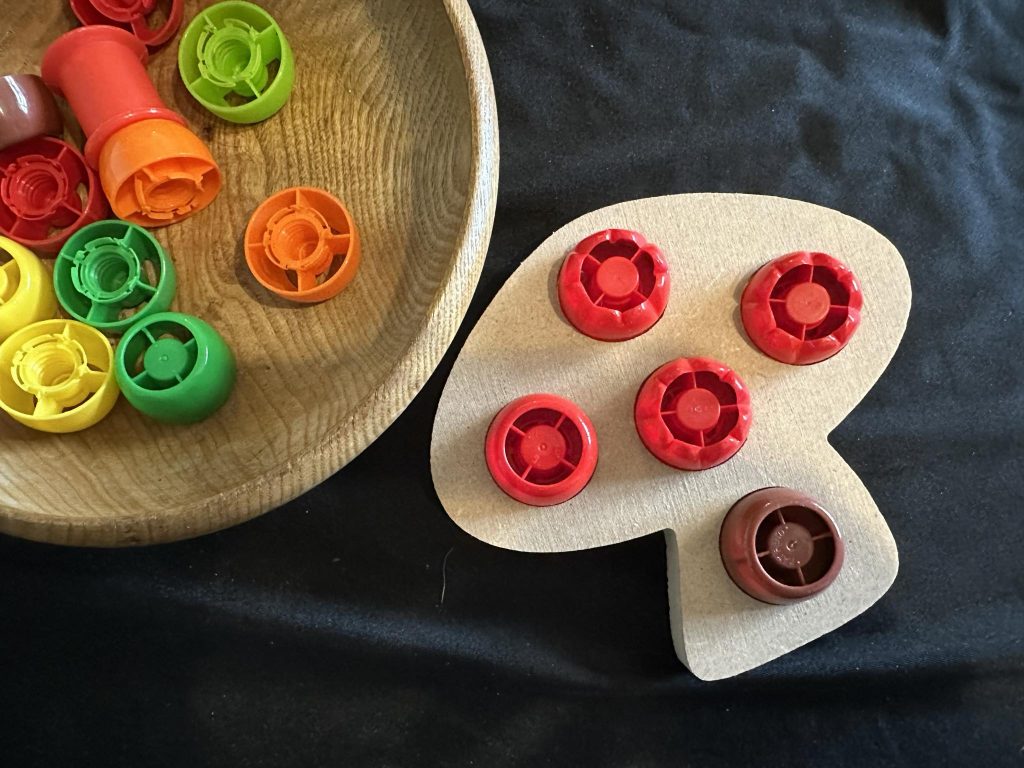 Toadstool pouch shape, great for pouch lids or loose parts