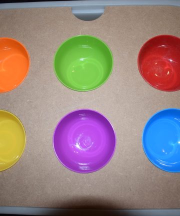 Flisat Large Colour Sorting Activity Lid With Bowls - Great For Help Learning Colours and Activities With Colours - Image 1