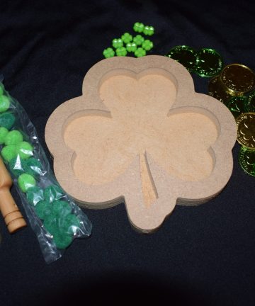 Shamrock Tray – Ideal For St Patricks Day Or Nature Themed Loose Parts Play Filled With Sand Or Rice - Image 1