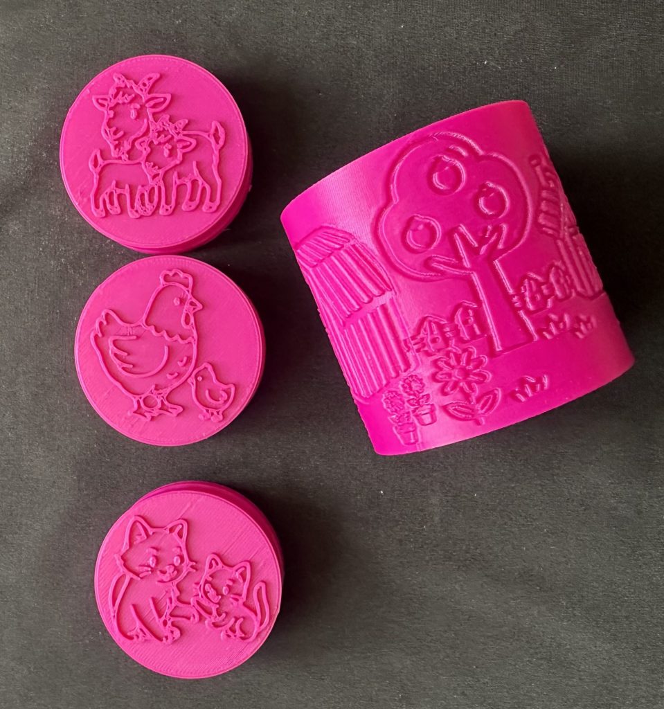 Baby Animal Stamper & Roller Set – Great for Coloured Play Dough or Damp sand, Also Ideal For Nature, Farm & Woodland Projects