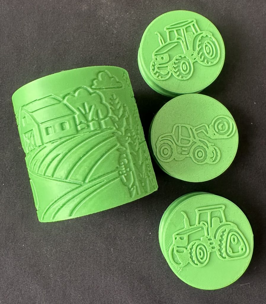 Tractor Stamper & Roller Set – Great for Coloured Play Dough or Damp sand, Also Ideal For Farming, Nature Or Harvest Projects