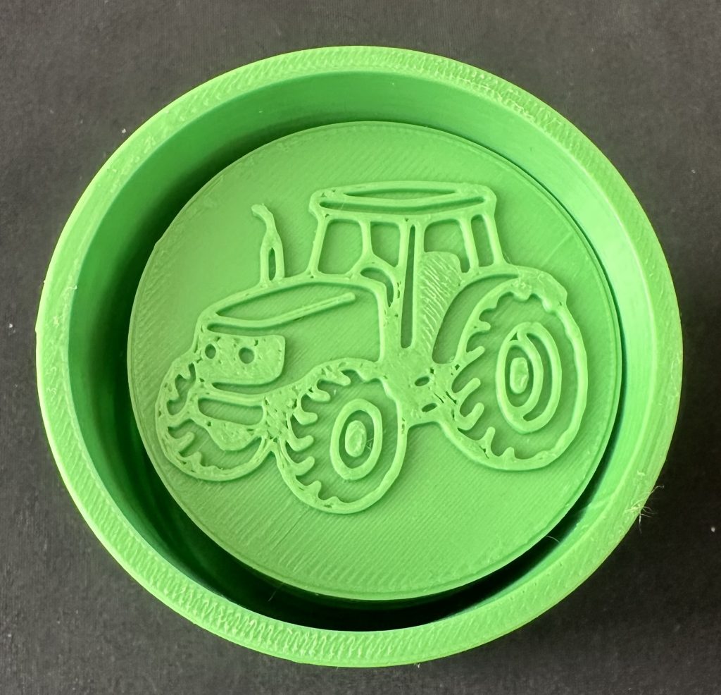 Tractor Stamper & Roller Set – Great for Coloured Play Dough or Damp sand, Also Ideal For Farming, Nature Or Harvest Projects