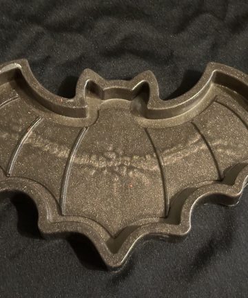 Resin Bat Tray – Great For Nature Or Halloween Sensory Play - Image 1