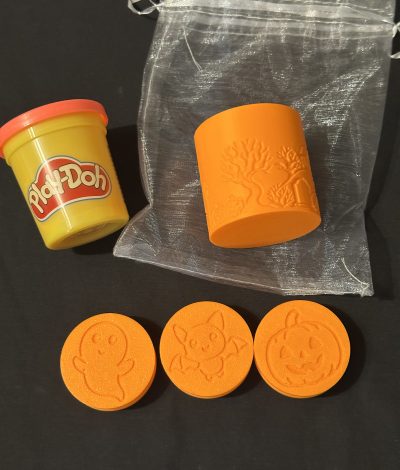 Halloween Stamper & Roller Set With Play Doh – Great for Coloured Play Dough or Damp sand, Also Ideal For Autumn & Halloween Projects
