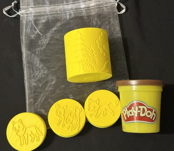 Woodland Animal Stamper & Roller Set Including Play Doh – Great for Coloured Play Dough or Damp sand, Also Ideal For Nature & Woodland Projects