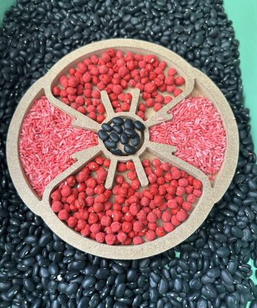 Poppy Flower Tray – Great For Autumn Parts Play Filled With Either Rice Or Coloured Sand - Image 2