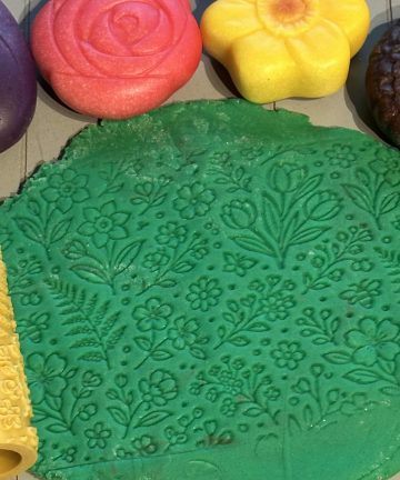 3D printed spring and summer roller -great for  play dough, damp sand or clay - Image 3