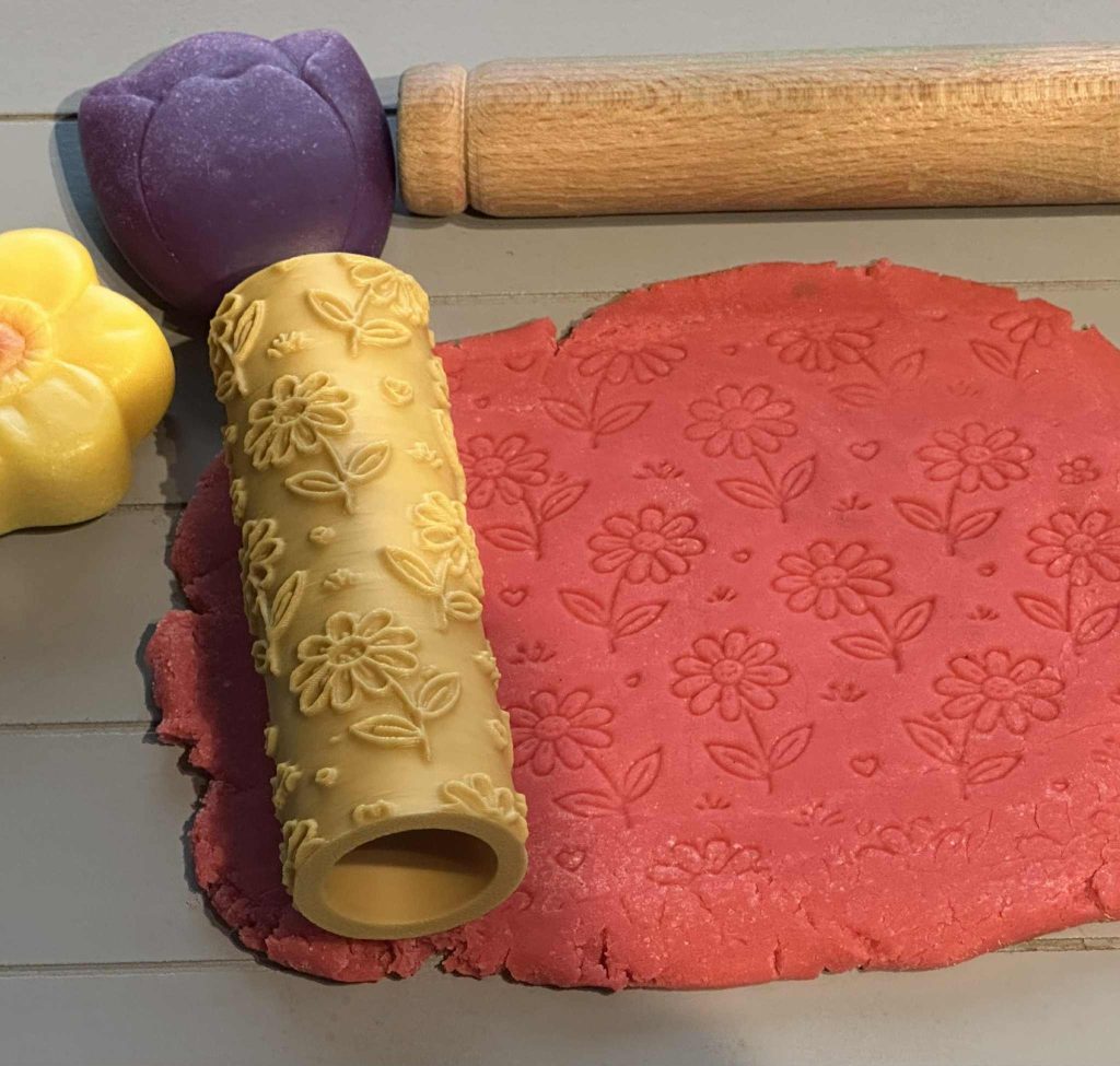 3D printed spring and summer roller -great for  play dough, damp sand or clay