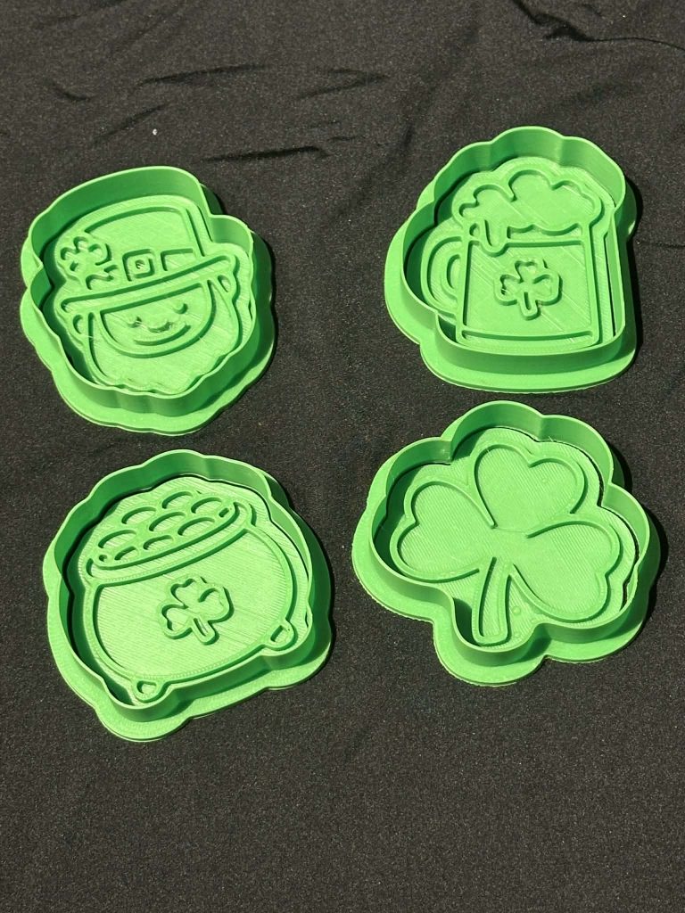 St Patrick’s Day Play Dough Cutters & Stamper Set - A fun seasonal set perfect for play dough or damp sand activities