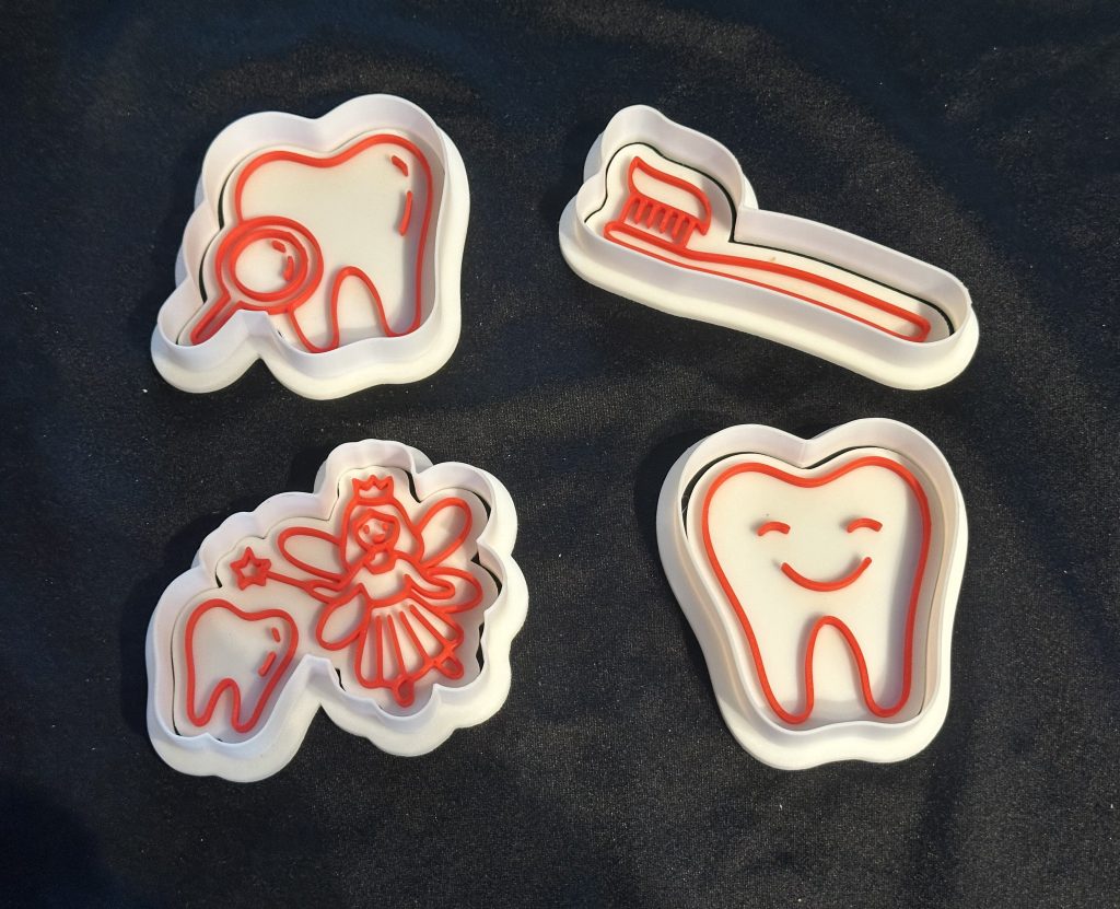 Teeth Play Dough Cutters & Stamper Set – A Fun Set Great For Activities Based On Cleaning Your Teeth & Dentists. Perfect For Use With Paly Dough Or Damp Sand