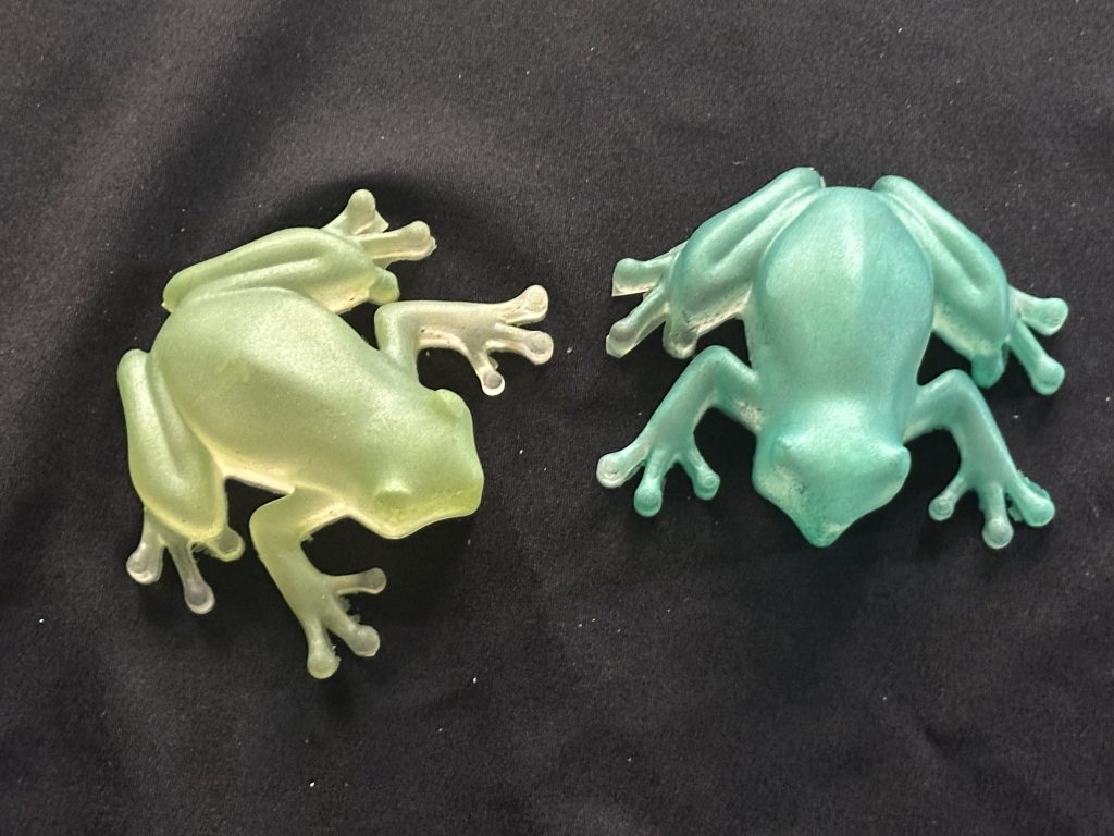 Resin Frogs - Great For Messy Trays Or Small World Play Or Reptile Projects &Play
