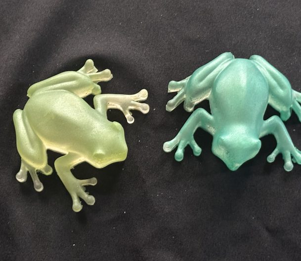Resin Frogs - Great For Messy Trays Or Small World Play Or Reptile Projects &Play