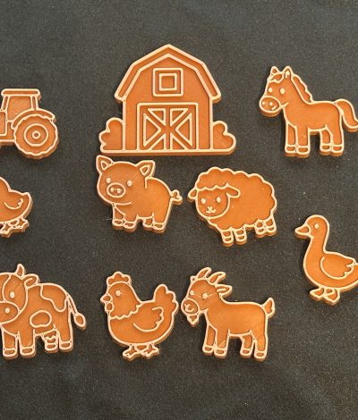 3D Printed Mini Farm Themed tokens – Great for added to sensory play trays 3D printed in PLA so great for water or sensory play.