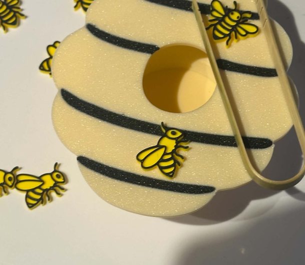 Bee Hive - Feed the Bees in the hive