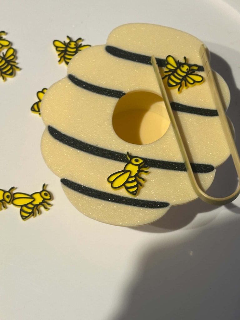 3D Feeding Bee Hive - Feed the Bees in the hive
