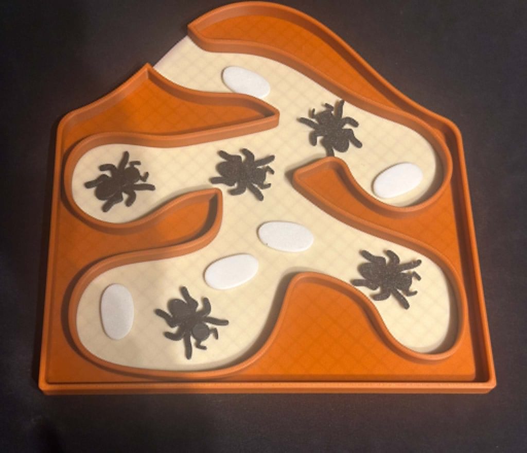 3D printed Ant Farm with Eggs and Ants - great learning resource