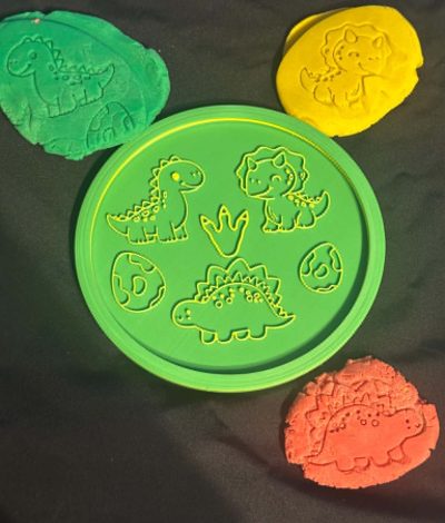 3D printed Dinosaur platter - Hands on tool for stamping