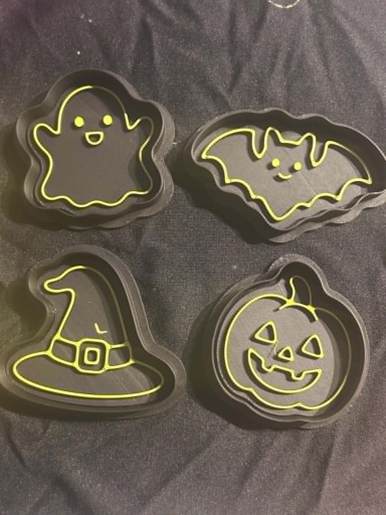 3D Printed Halloween Cookie Cutters – Great For Use with Play Dough & Clay, damp sand or cookie