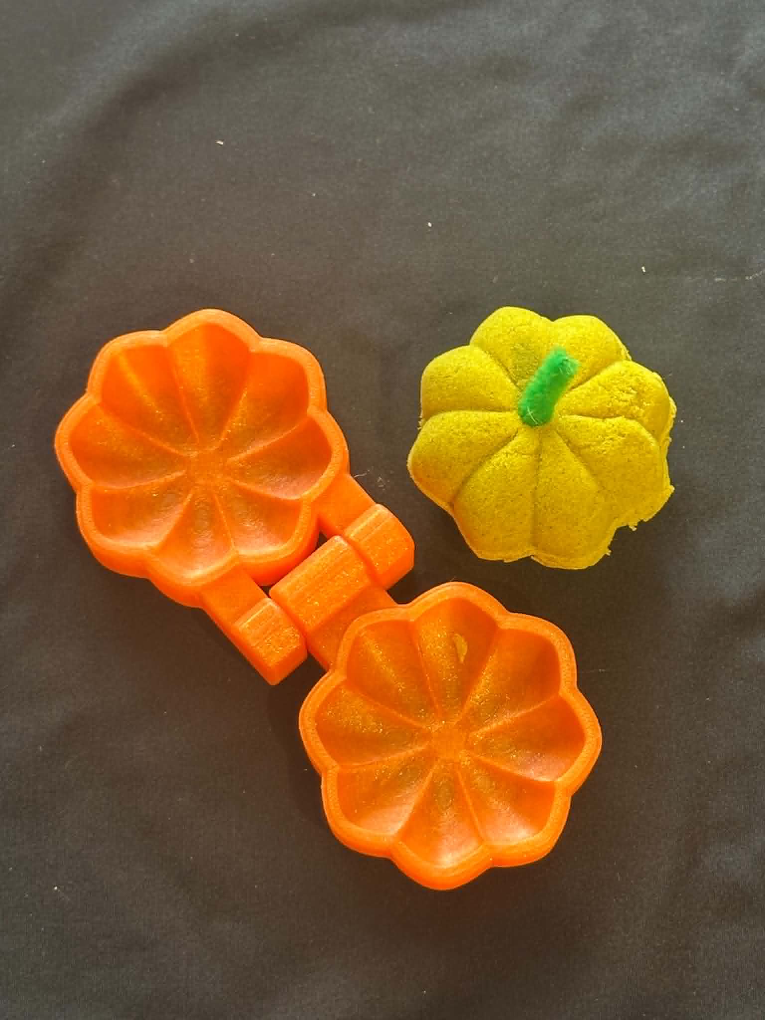 3D printed Pumpkin Mould - great for play dough - Image 1