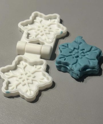 3D printed Snowflake Mould - great for play dough - Image 2