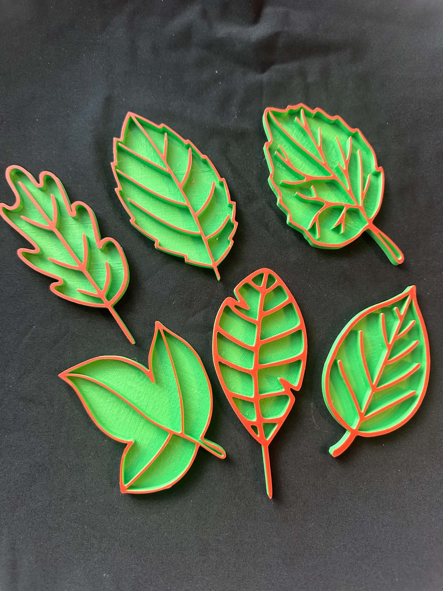 Mini 3D printed Leaves Sensory play trays- great for sensory play activities - Image 1