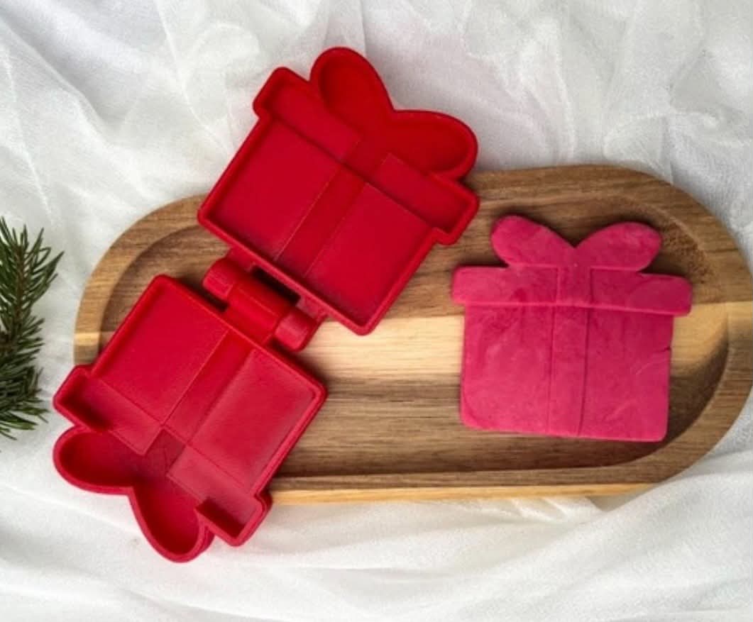 Present Mould - Great for play dough or moon sand - Image 1