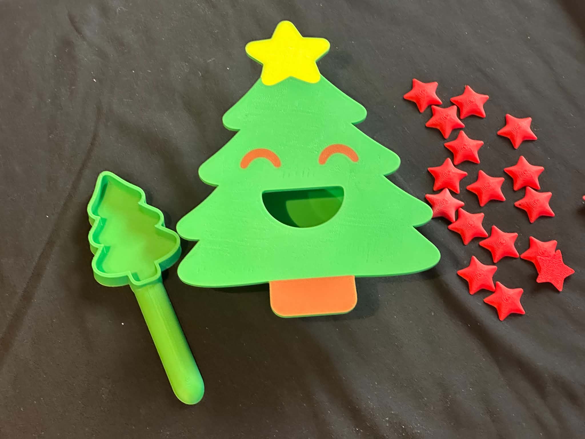 Christmas Tree Feeding Face - great find motor skills activity - Image 2