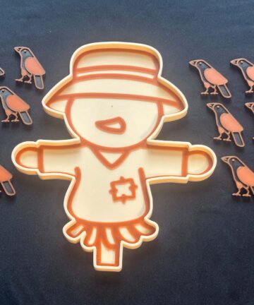 Scarecrow tray - great for sensory play - Image 2