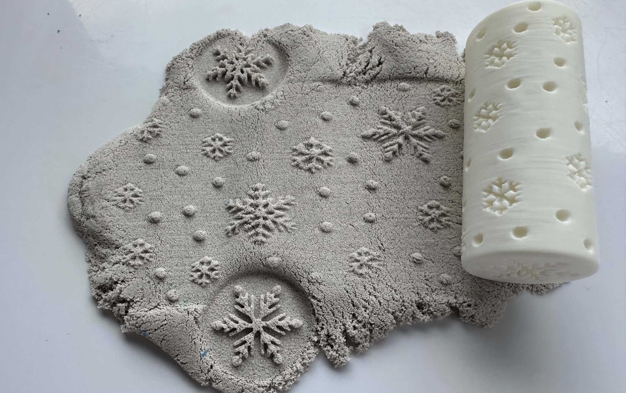 Snowing Play Dough Roller - great for winter activities - Image 1